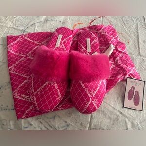 VICTORIAS SECRET Logo Satin Faux Fur trim Slippers with dustbag M (7-8) NWT